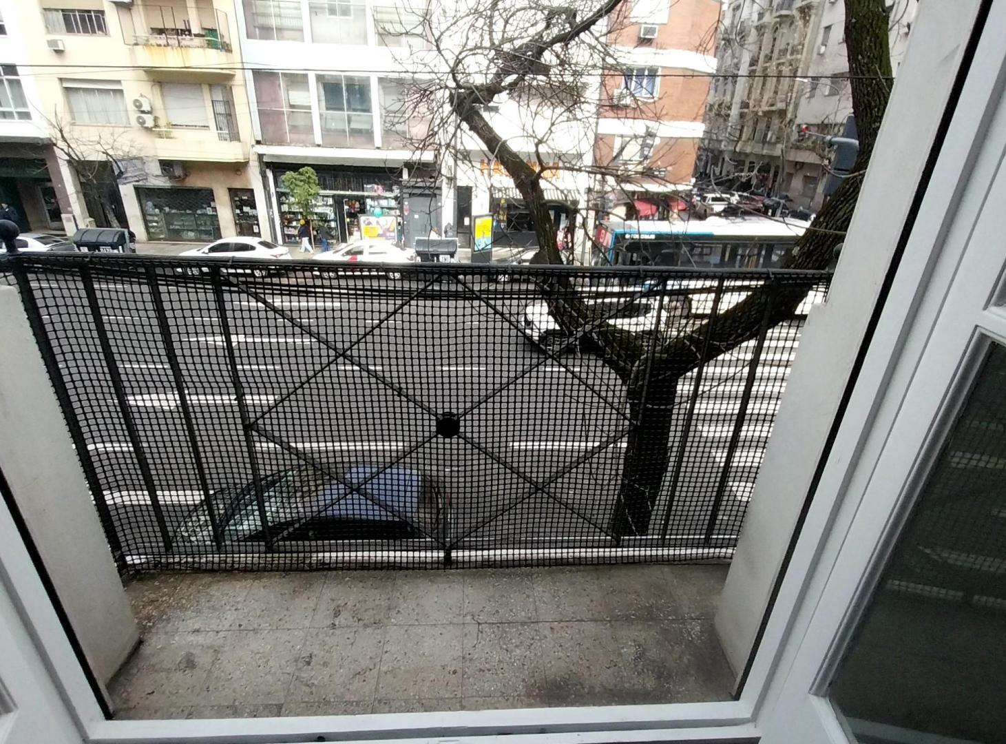 Foto de Departamento de 69 m² con 2 dormitorios en venta en Monserrat, imagen 3