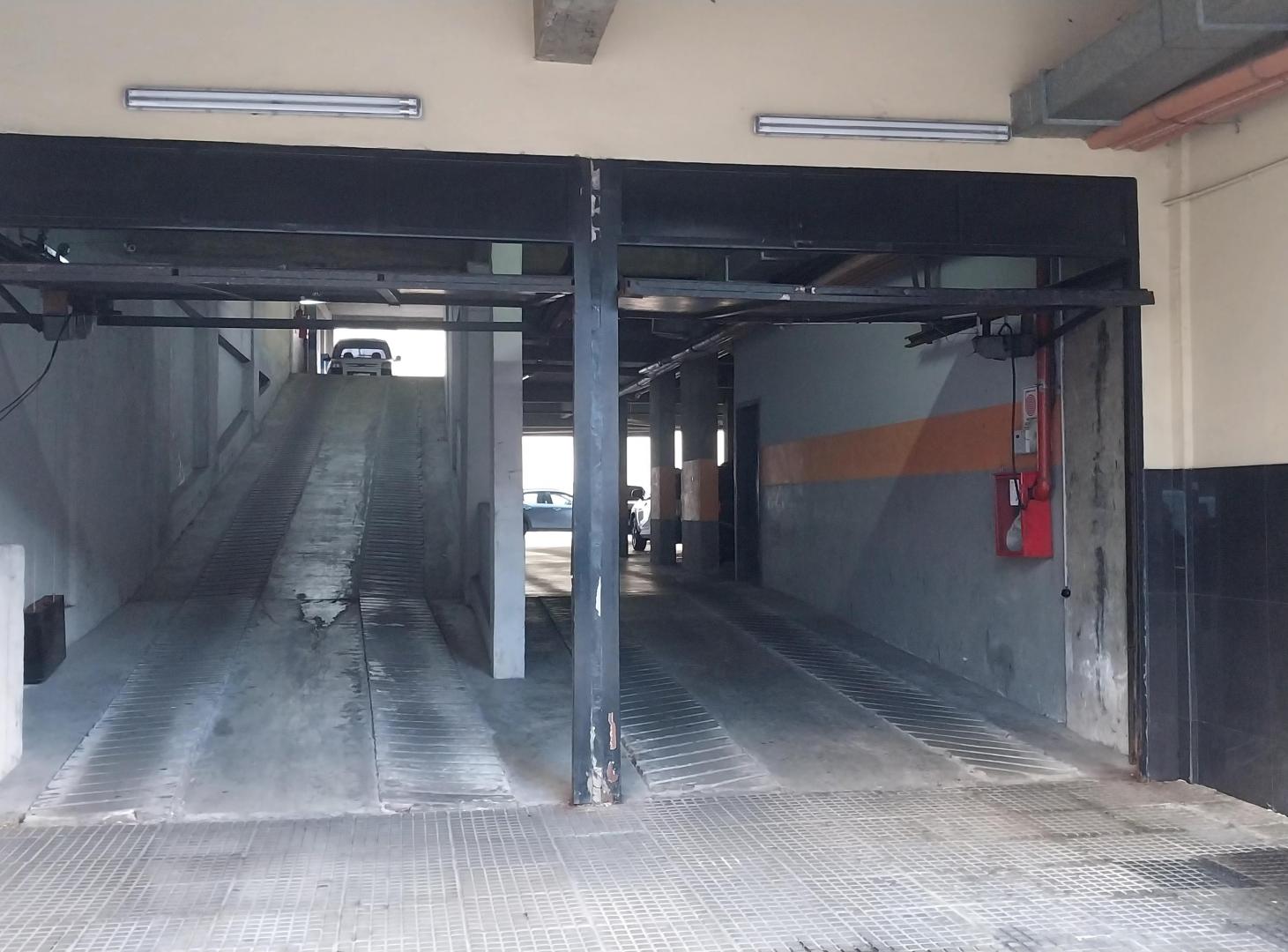 Foto de Cochera de 11 m² en venta en Monserrat, imagen 1