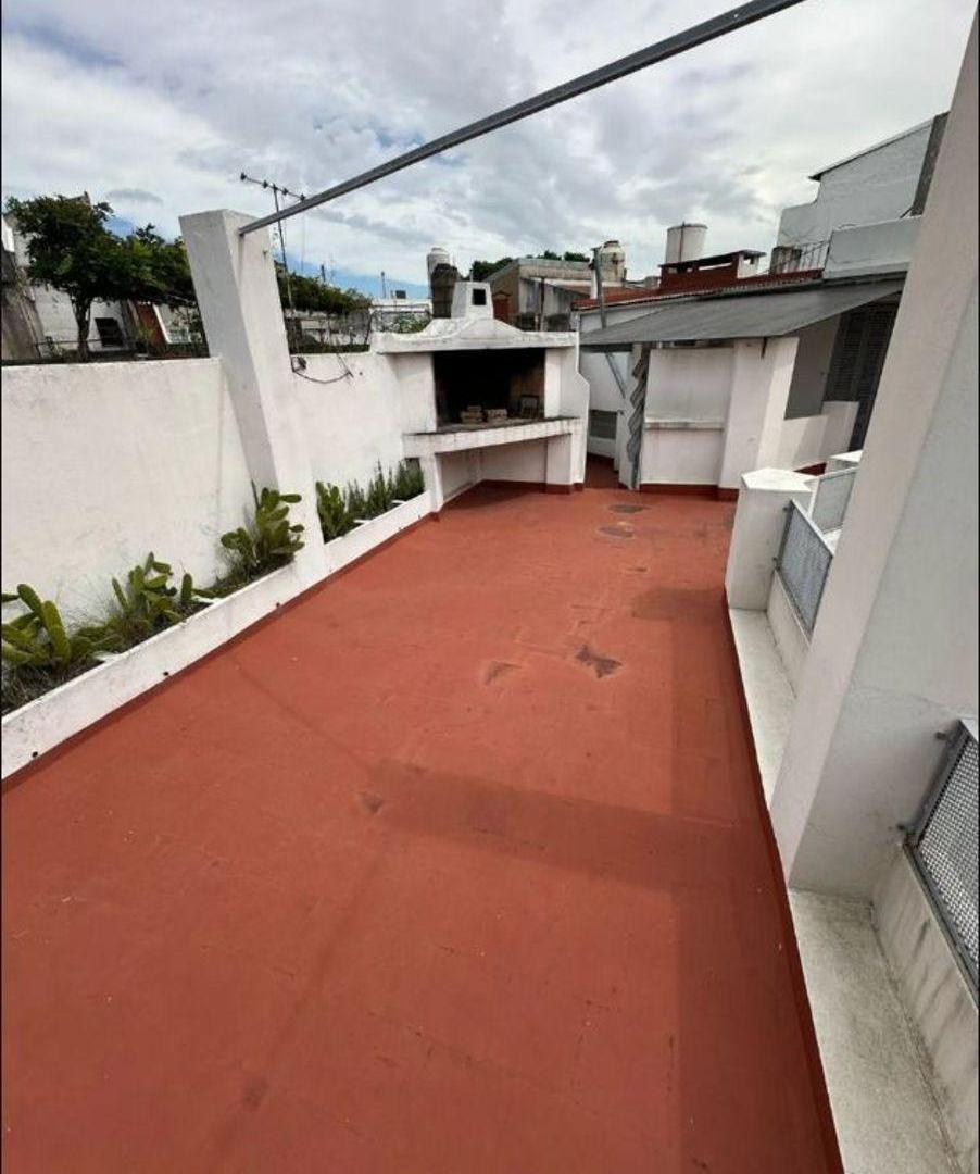 Hermosa Casita con estilo propio con potencial y terraza propia