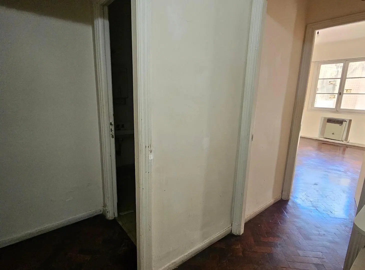 Departamento dos ambientes de estilo. Techos altos 1