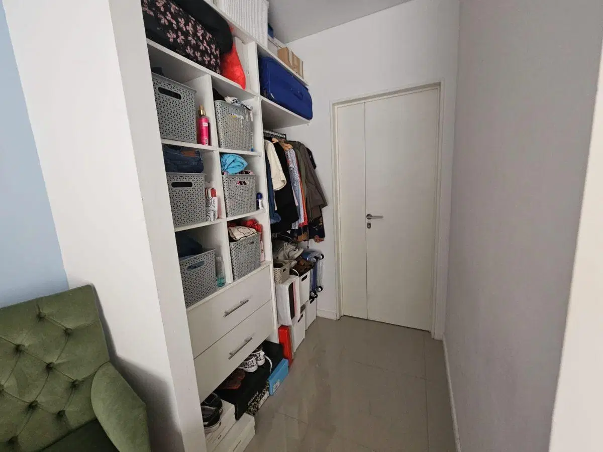 Hermoso departamento con gran Balcón Baño y Toilette 4