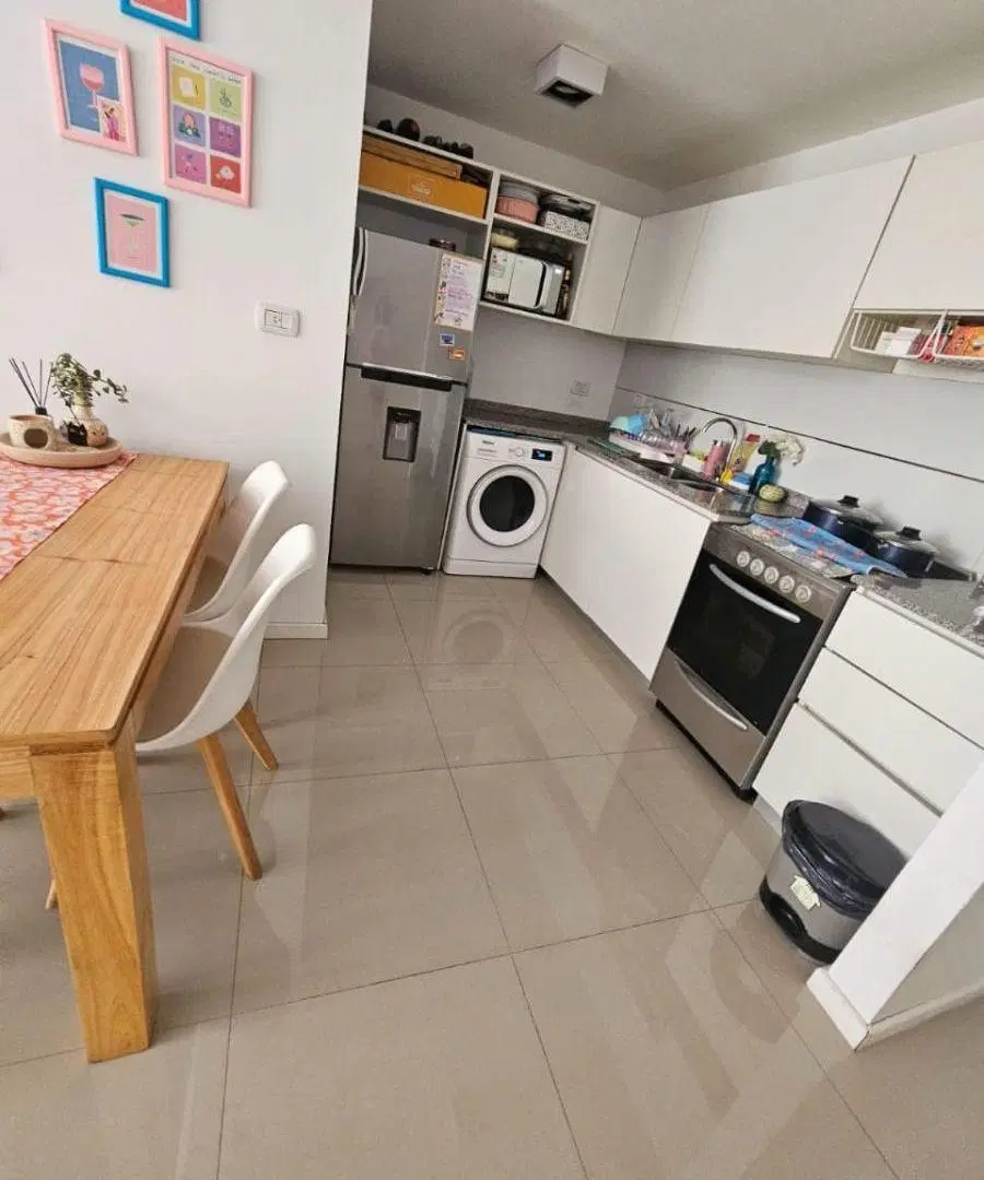 Hermoso departamento con gran Balcón Baño y Toilette 2