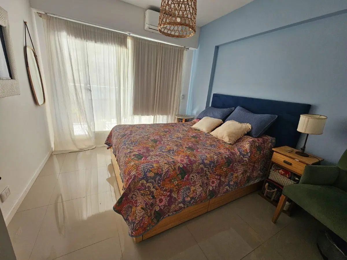 Hermoso departamento con gran Balcón Baño y Toilette 3