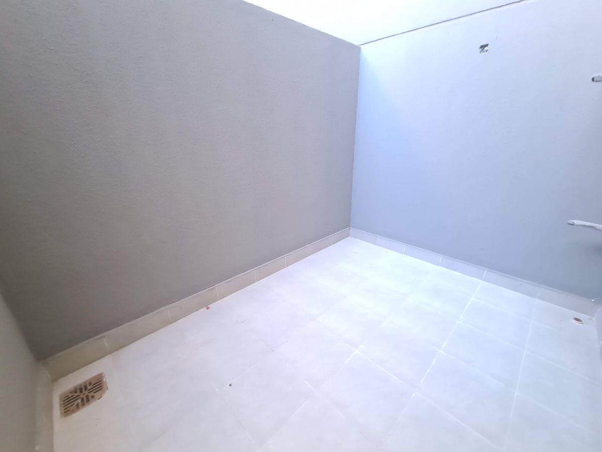 Foto de Hermoso y luminoso dos ambientes con patio y balcón terraza, imagen 2