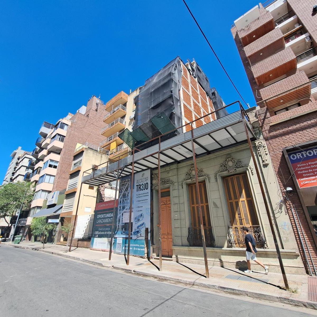 Venta Oficina Pb 276 m² con 2 Patios Uso Exlusivo Obispo Trejo 700 Nueva Córdoba 2 a 4 Baños 2