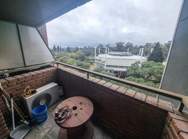 VENTA Departamento  Av. Poeta Lugones. Piso 8. Externo. Con balcón y vista al parque 2