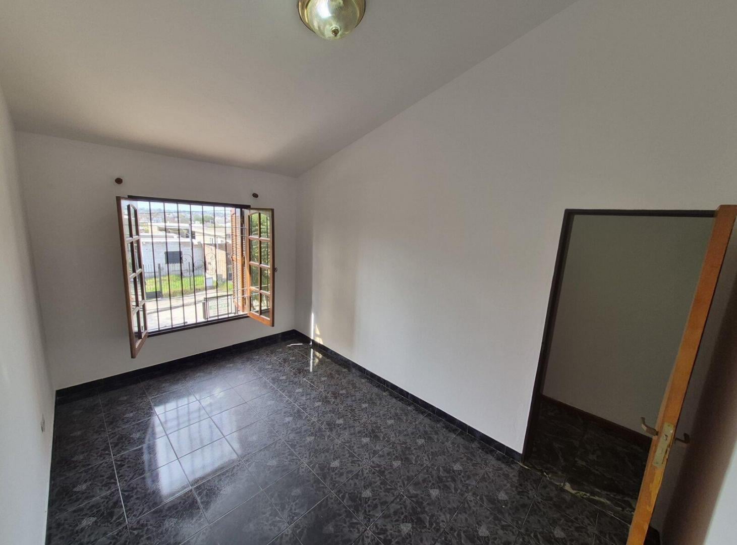 Foto de CASA EN VENTA. BARRIO SAN IGNACIO. A MTS DE AV. COLON, imagen 3