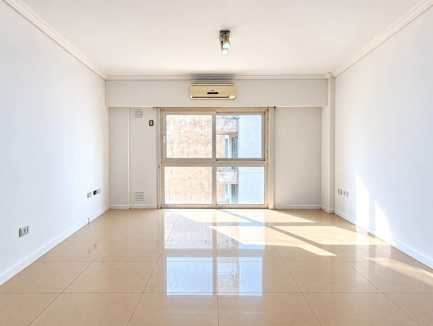 Foto de Monoambiente en Venta · Luminoso · Flores ·, imagen 2
