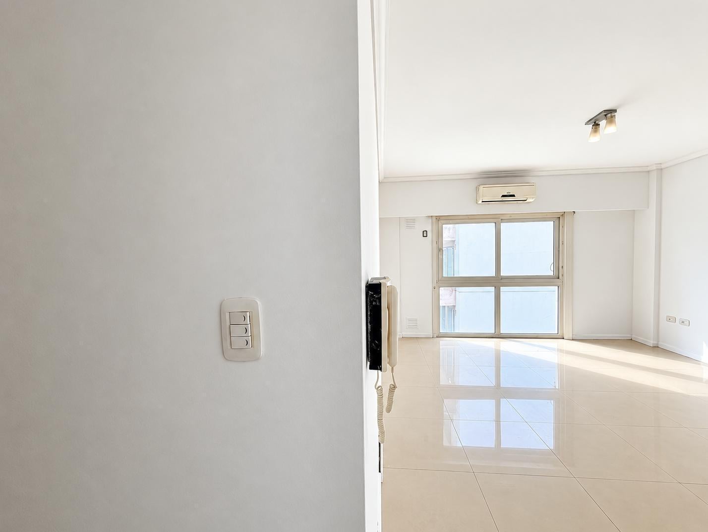 Foto de Monoambiente en Venta · Luminoso · Flores ·, imagen 1
