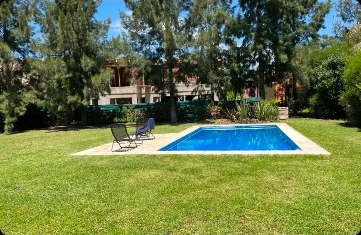 Casa en alquiler c/ cochera en Principado Canning 2