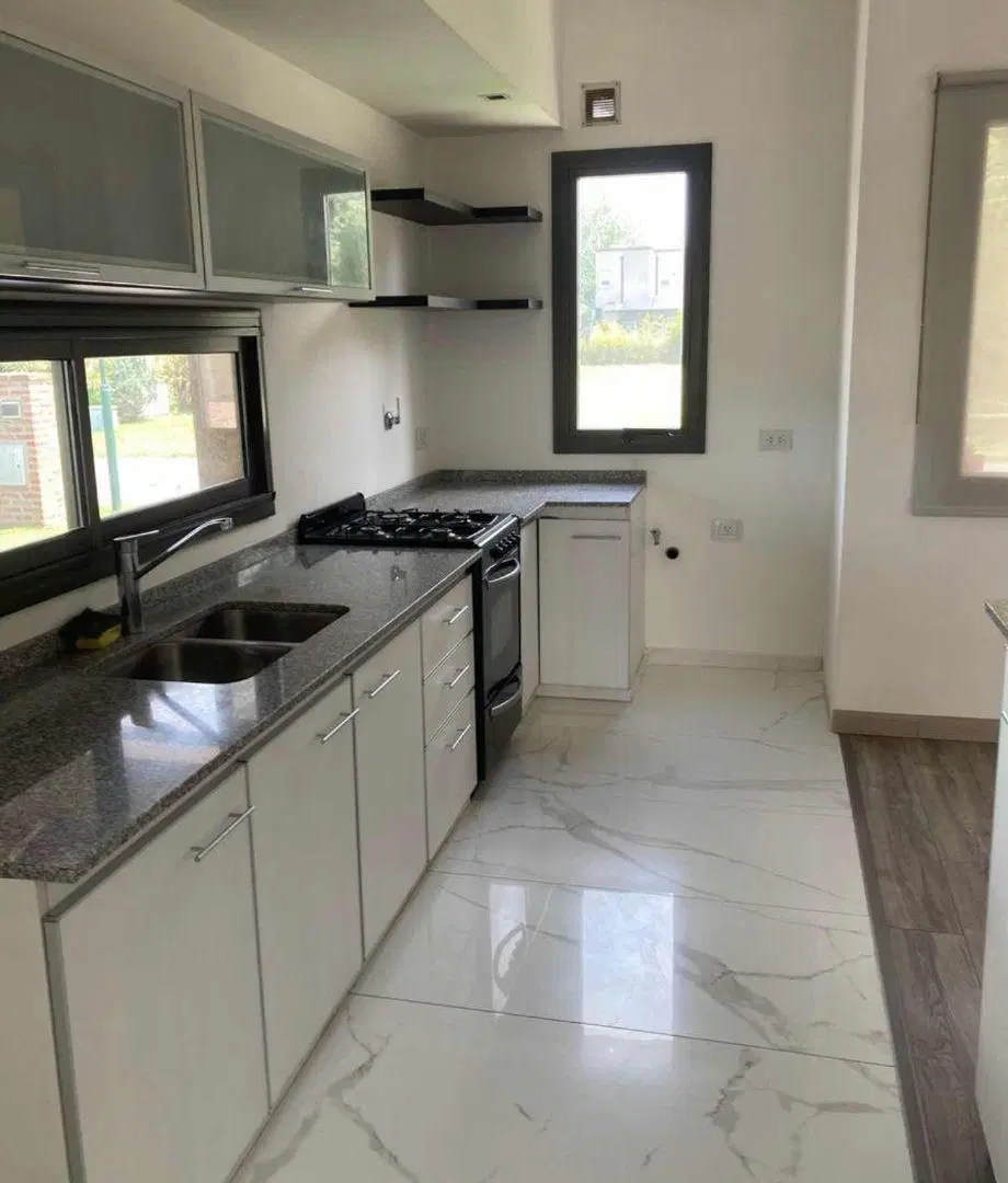 Casa en venta c/ cochera en El Rebenque Canning 5