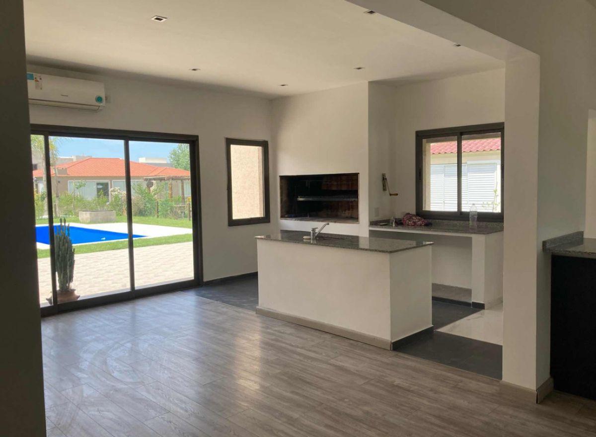 Casa en venta c/ cochera en El Rebenque Canning