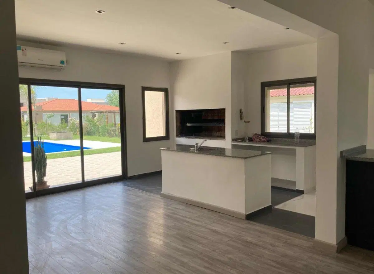 Casa en venta c/ cochera en El Rebenque Canning 2