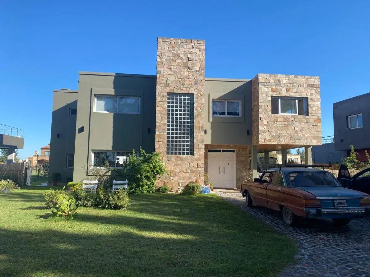 Casa en alquiler c/ cochera en Barrio Naútico El Principado Canning 5