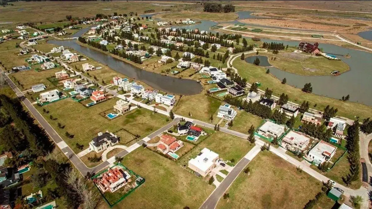 Lote a la laguna en venta de 680m2 ubicado en Principado Canning 5