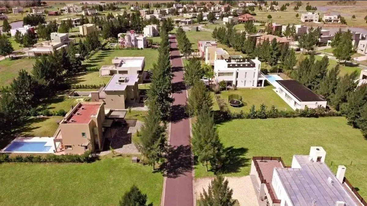 Lote a la laguna en venta de 680m2 ubicado en Principado Canning 4