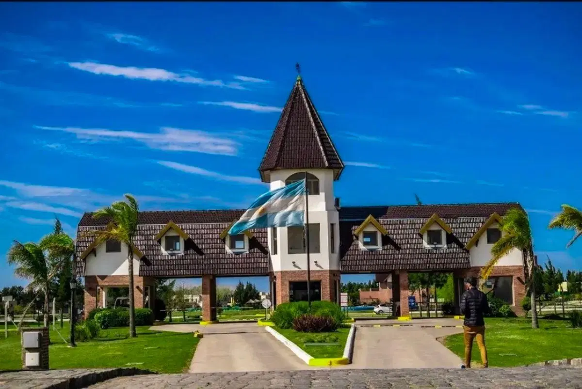 Lote en venta a la laguna de 795m2 ubicado en Principado 3