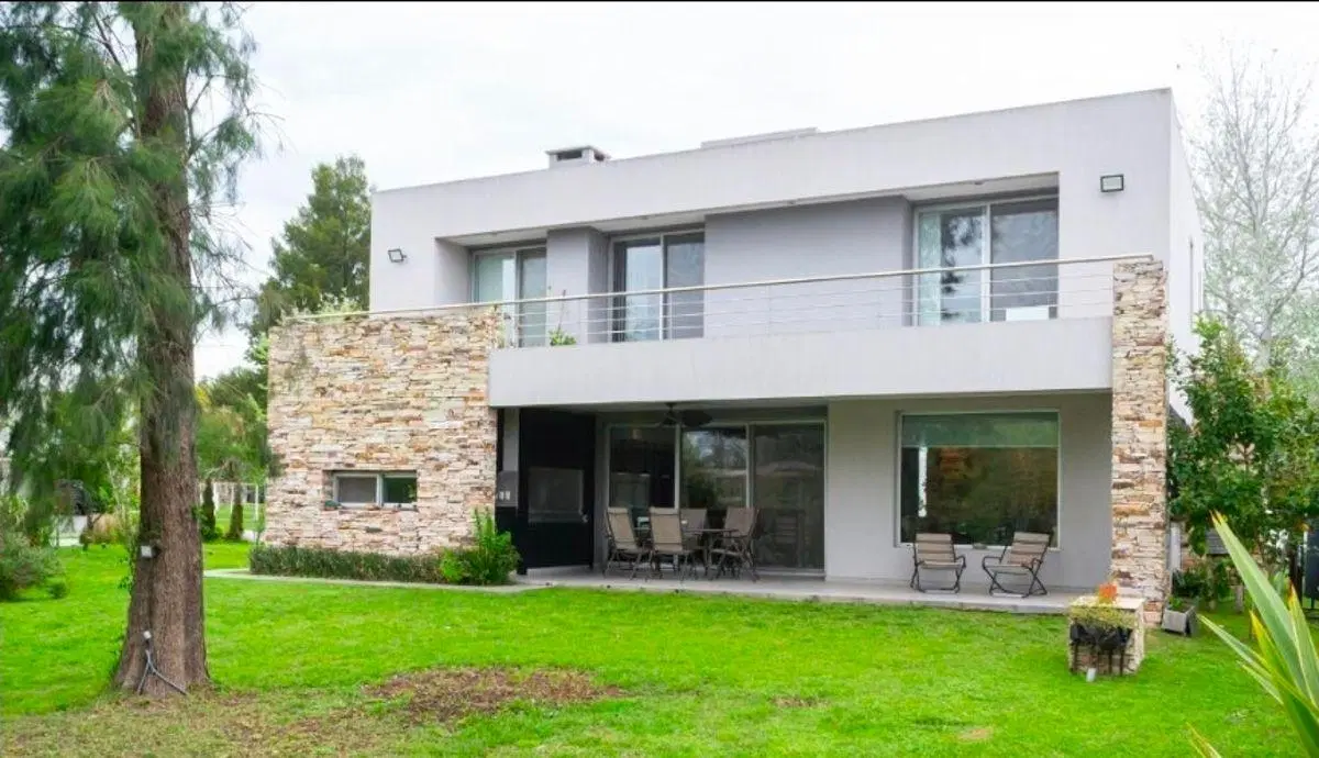 Casa en venta en Barrio Privado Terralagos Canning 4