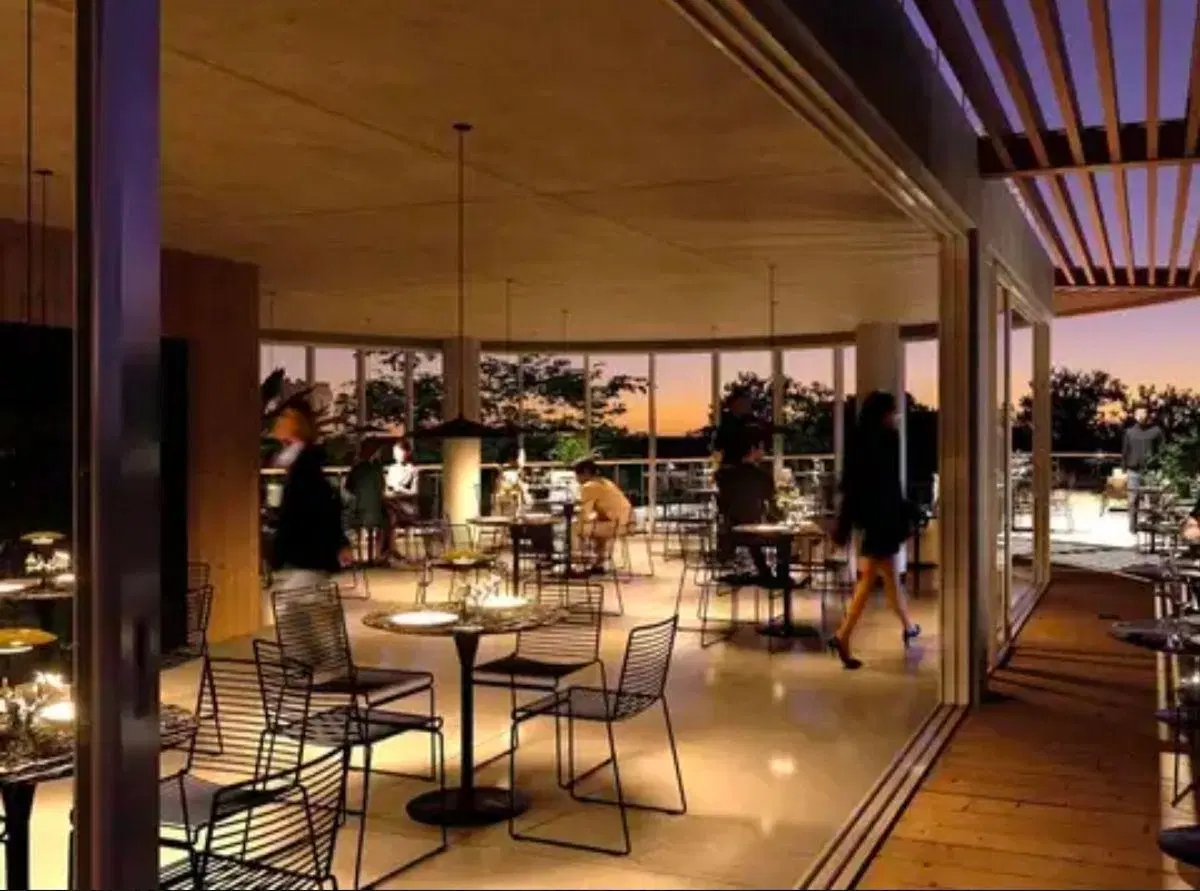Local a estrenar en venta de 478 m². Bull Canning 5