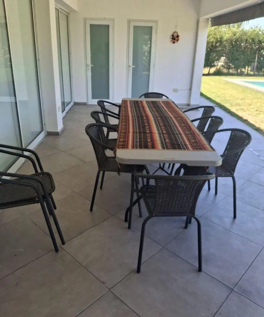 Casa en alquiler c/ cochera en Santa Juana Canning 3