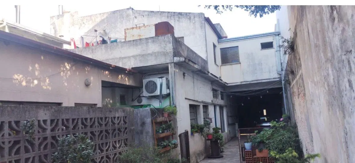 Casa antigua en venta , ideal desarrollo inmobiliario en Temperley Centro 2