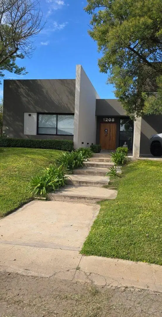 Casa en venta c/ cochera en Santa Rita 2