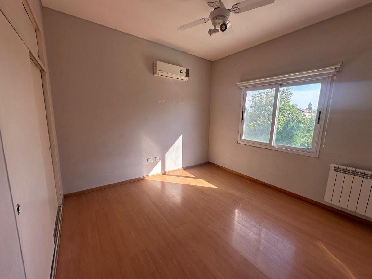 Foto de Casa en alquiler de 3 dormitorios c/ cochera en El Centauro, imagen 5
