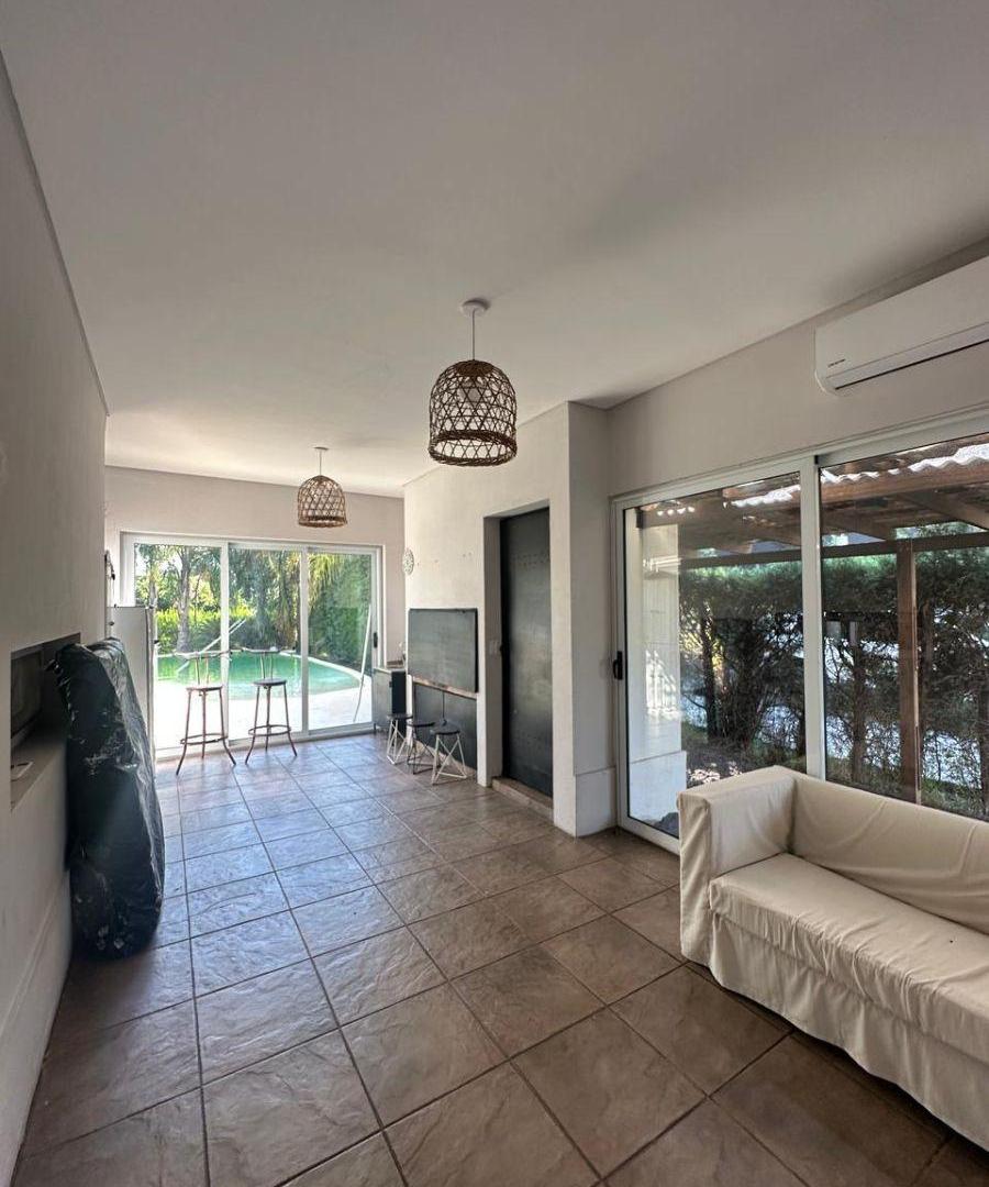 Foto de Casa en alquiler de 3 dormitorios c/ cochera en El Centauro, imagen 2
