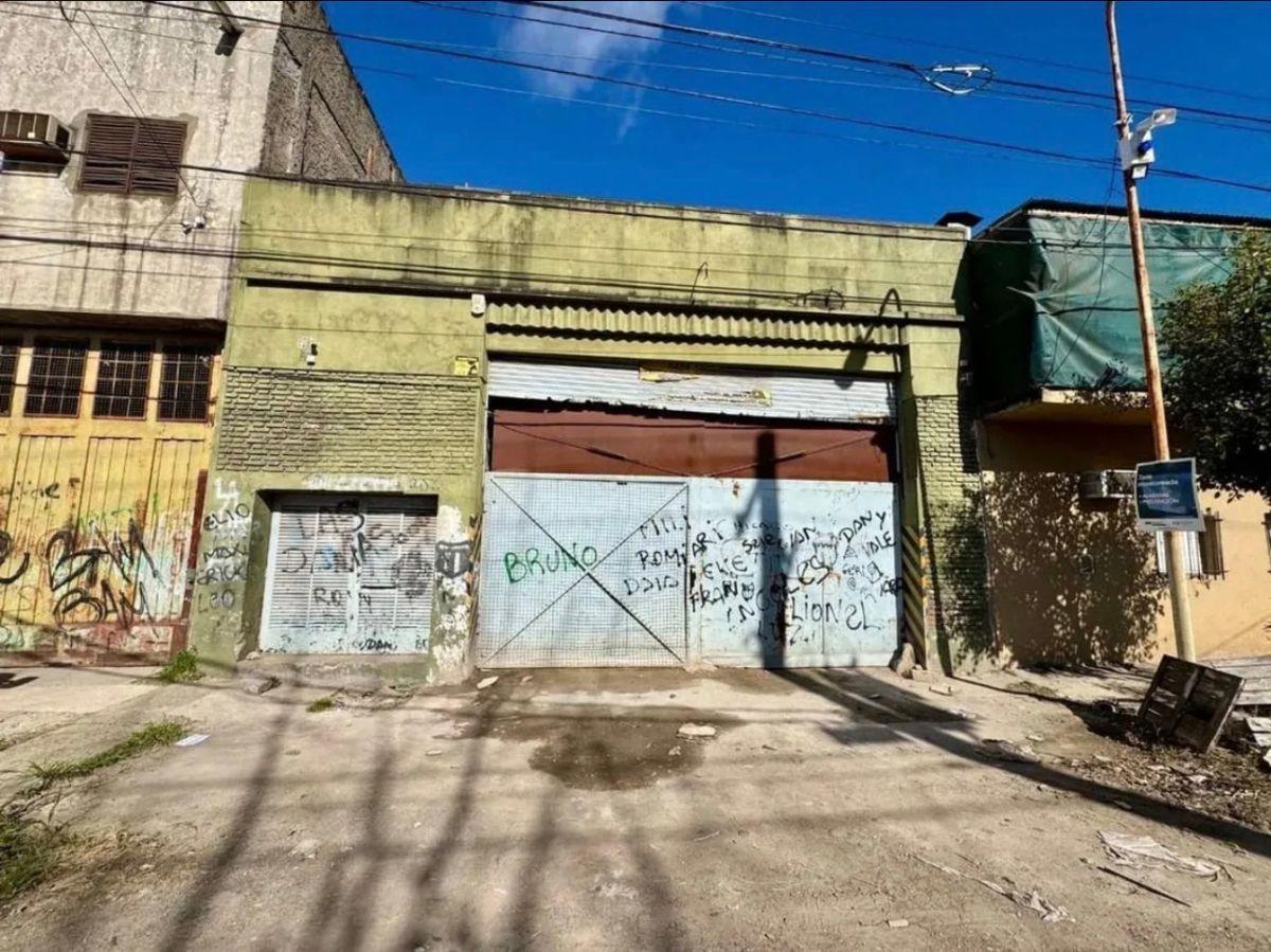 Foto de GALPÓN INDUSTRIAL DE 1.375 m² CON SALIDA A DOS CALLES – LA TABLADA, imagen 3