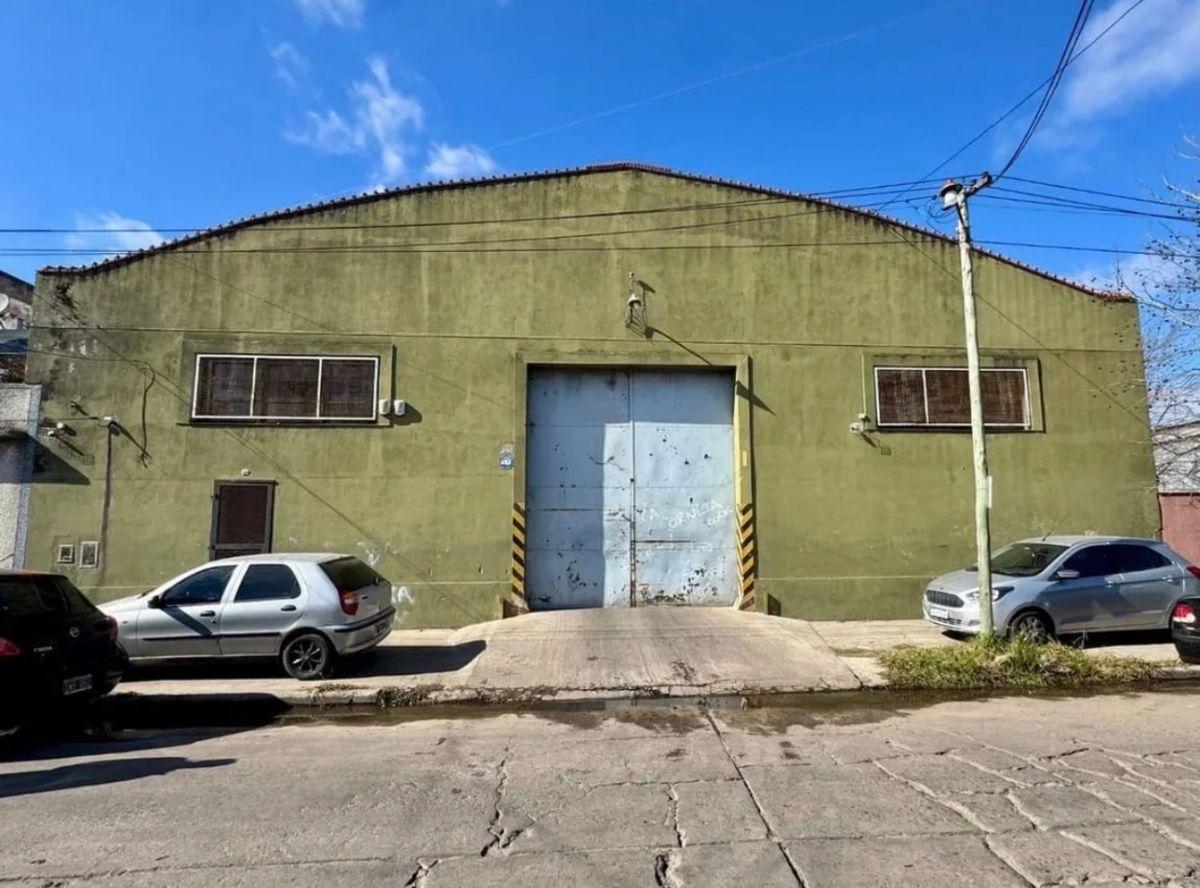 Foto de GALPÓN INDUSTRIAL DE 1.375 m² CON SALIDA A DOS CALLES – LA TABLADA, imagen 5