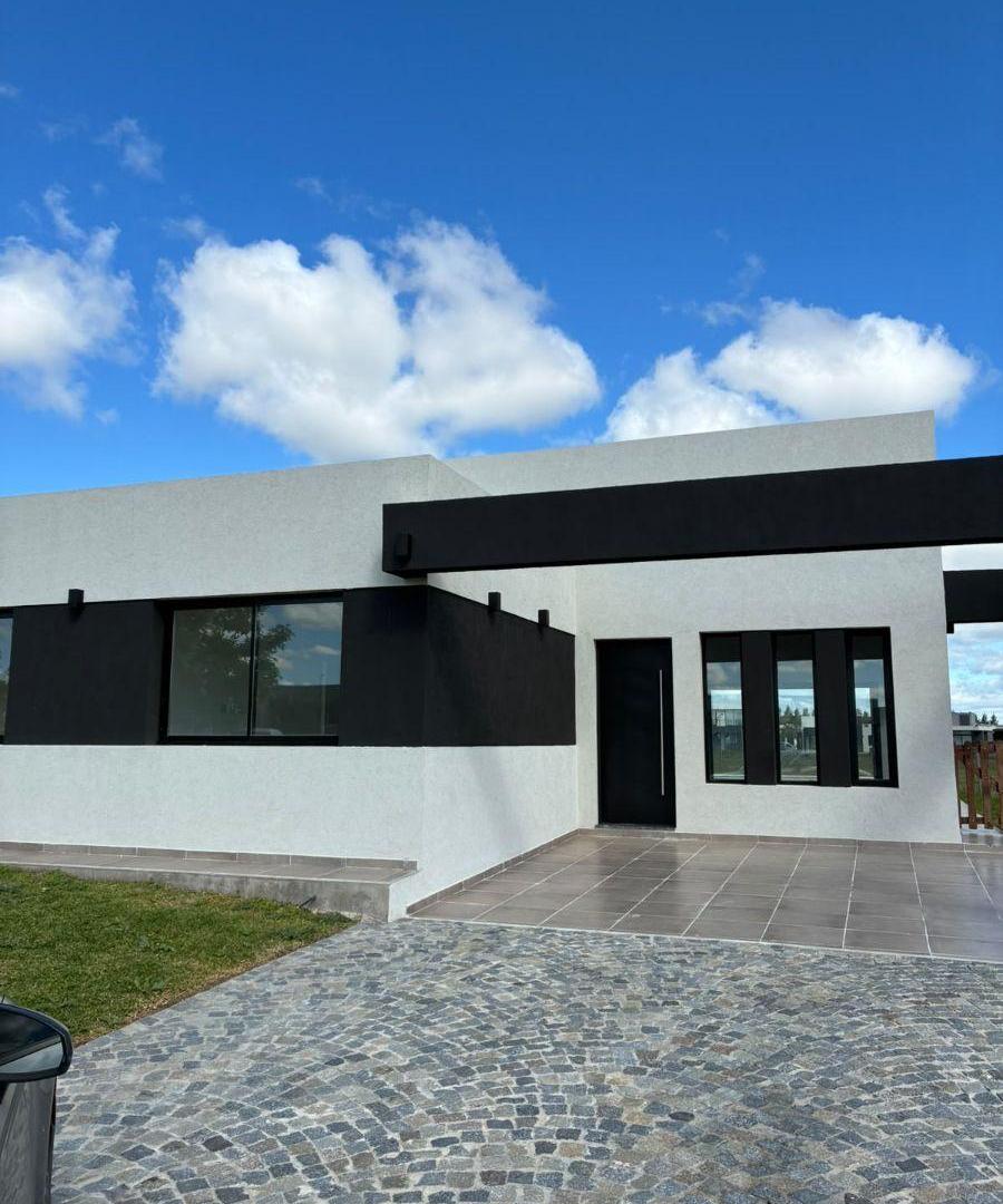 Foto de Casa en venta a estrenar Barrio San Felipe, Canning, imagen 1