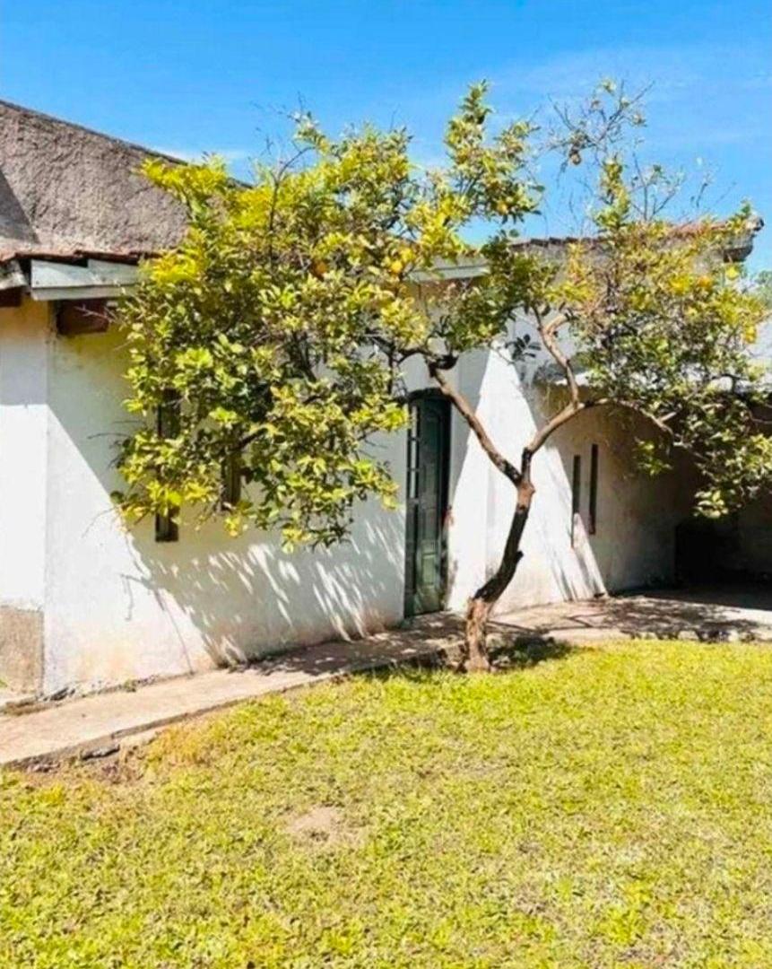 Foto de Casa en venta en Ezeiza con parque, imagen 1