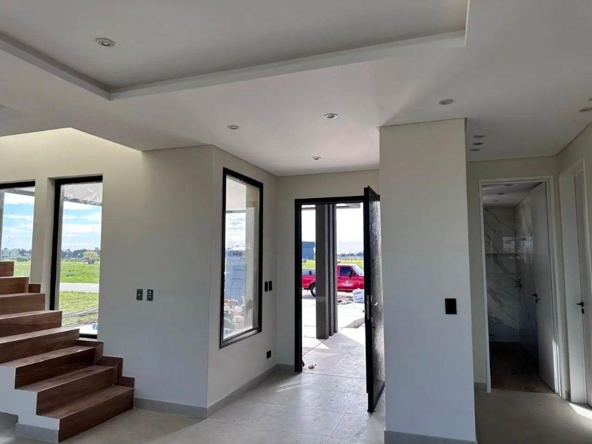 Foto de CASA DE 6 AMBIENTES CON PILETA EN SAINT THOMAS CHICO, imagen 3