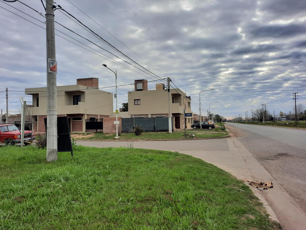 Lote en Esquina Ingreso Barrio Los Lapachos Pérez 3