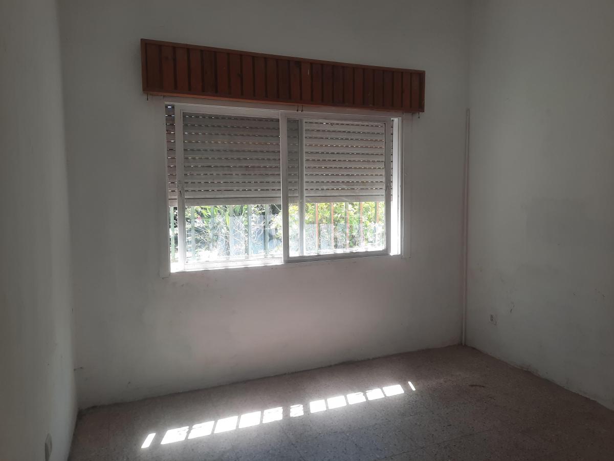 Foto de CASA 2 DORMITORIOS, COCHERAS, QUINCHO, PATIO JARDIN PÉREZ, imagen 3