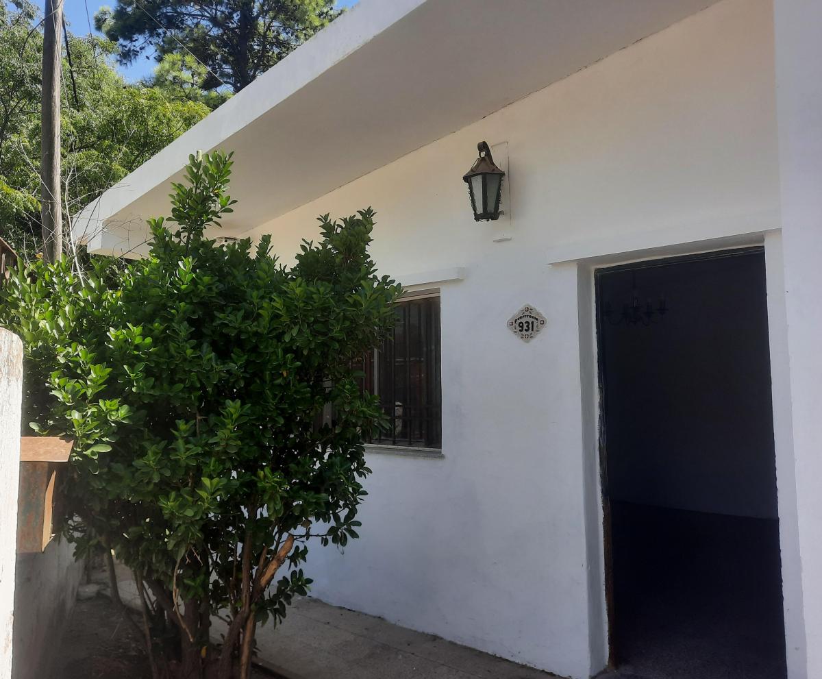 Foto de CASA 2 DORMITORIOS, COCHERAS, QUINCHO, PATIO JARDIN PÉREZ, imagen 3