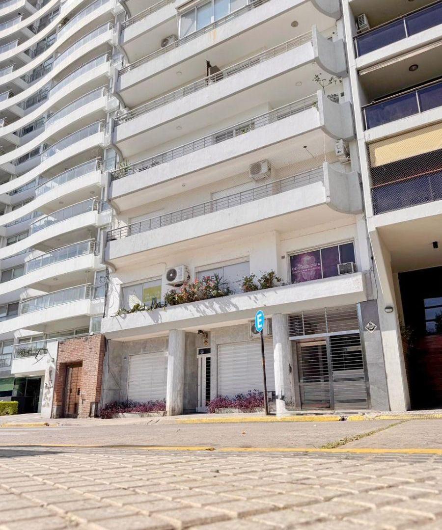 Alquiler comercial, venta Piso exclusivo 180 m2, 5 consultorios oficinas, SUM, frente al río Rosario