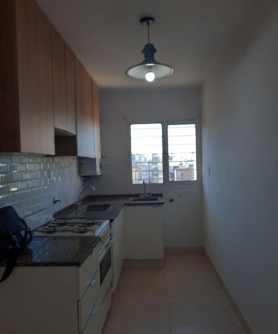 Foto de Semipiso 2 Dormitorios con balcón al frente Pellegrini 1200 Rosario Centro, imagen 2
