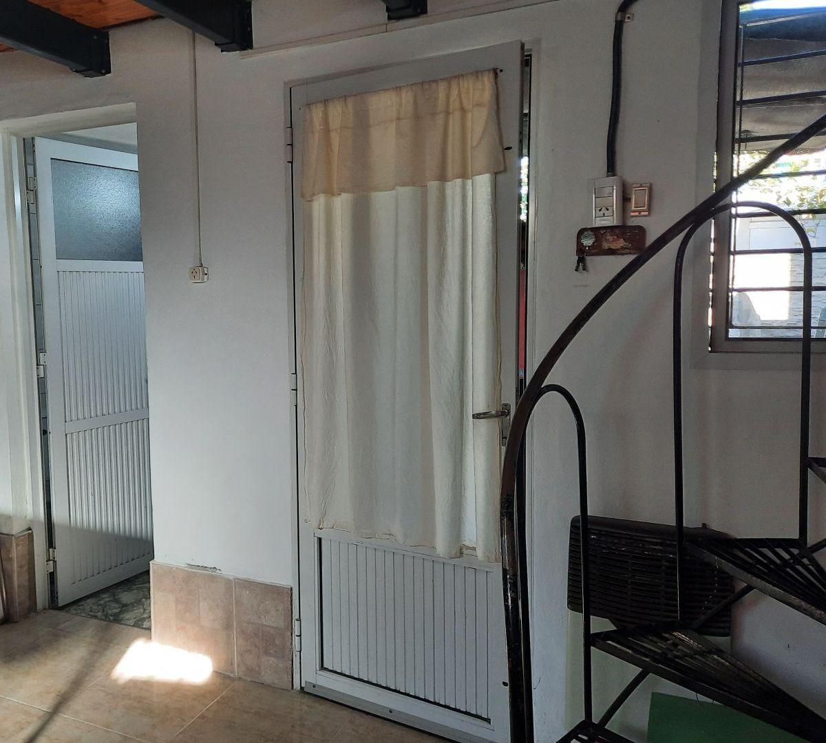 Foto de Casa de pasillo ùnica 1 dormitorio patio España 800 Pèrez, imagen 4