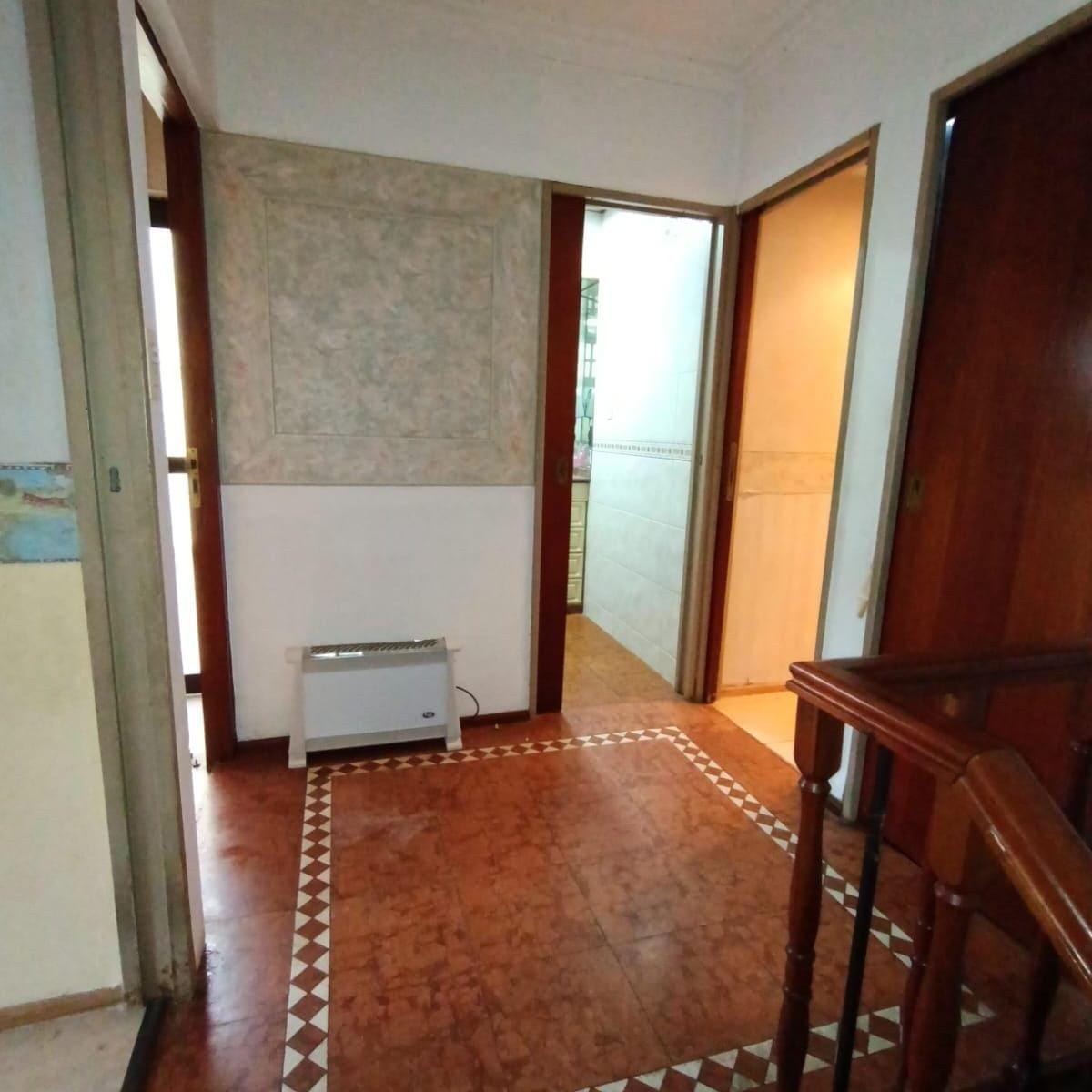 Hermoso Chalet en 2 plantas, con patio, gge y quincho