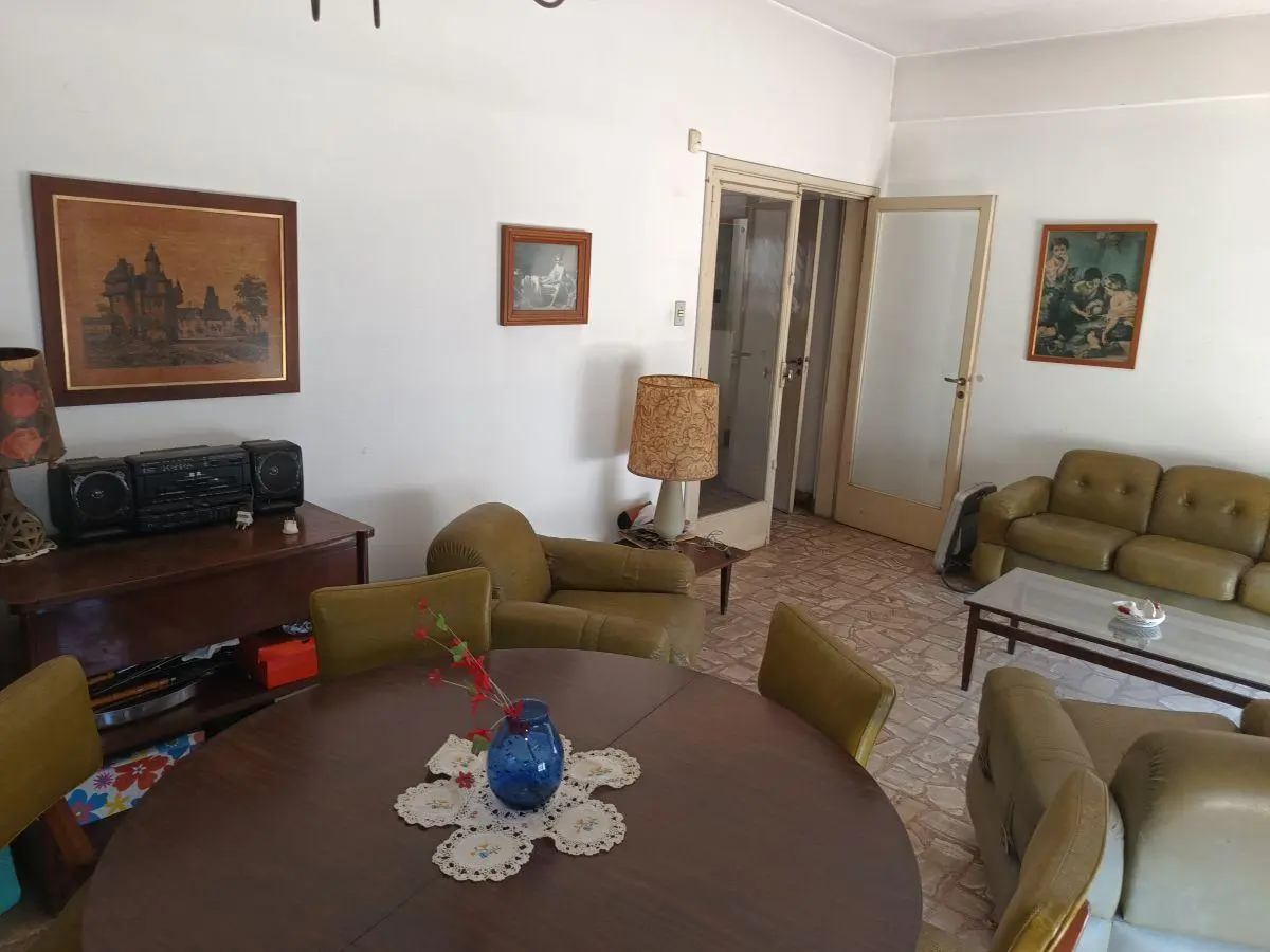 Casa de 4 Ambientes, Con Fondo 4