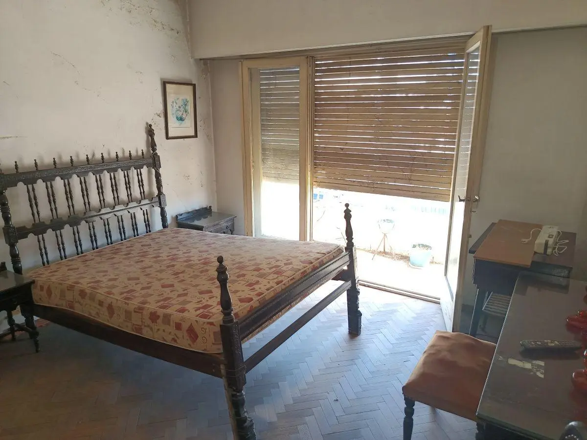 Casa de 4 Ambientes, Con Fondo 3