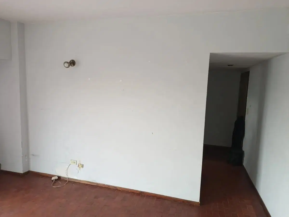 Departamento 2 Ambientes A 150 Metros De Av. Hipólito Irigoyen 2