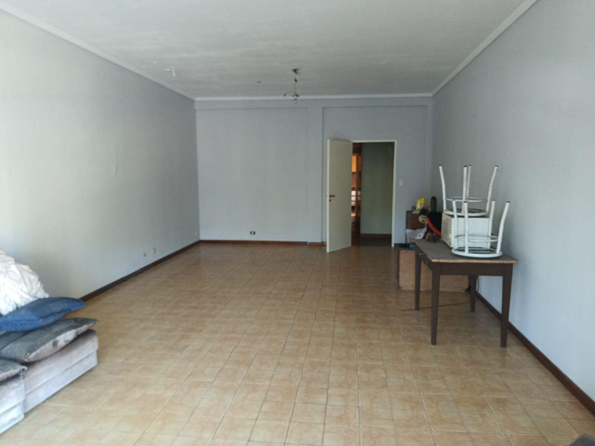 Foto de Departamento De 4 Ambientes Con Balcón Corrido Y Cochera Ó Local En, imagen 2