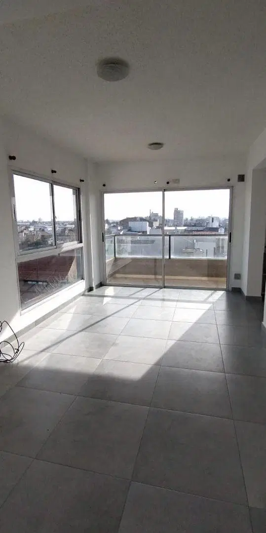 Monoambiente con balcon. Excelente ubicación 2