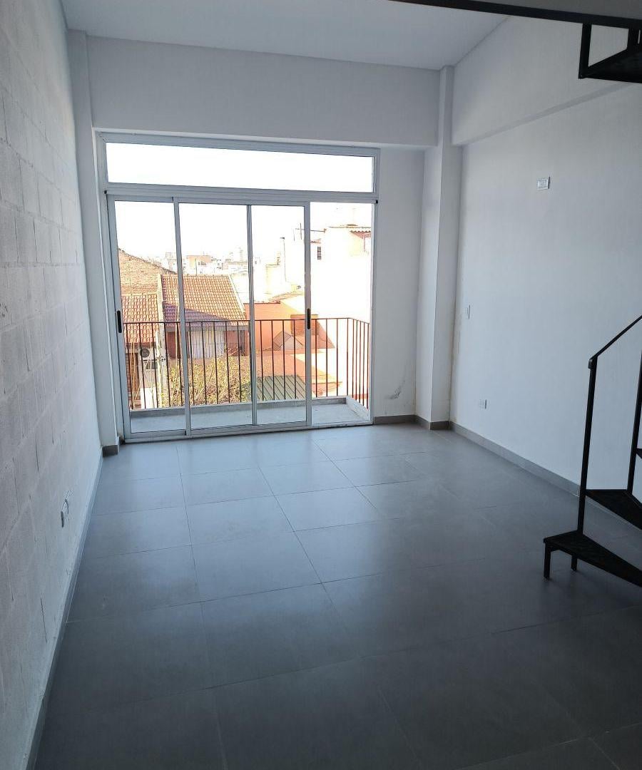 Monoambiente Al Frente con Balcon