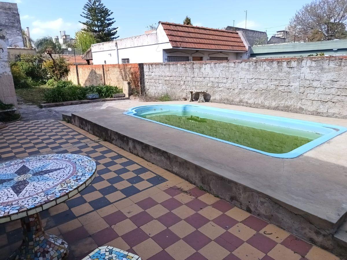 Foto de Casa En Venta En Piñeyro Con Gran Lote, Parque Y Pileta, imagen 1