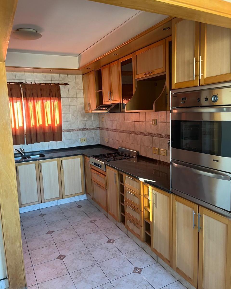 Vendo Departamento de 4 Dorm.. España y Pellegrini. 5