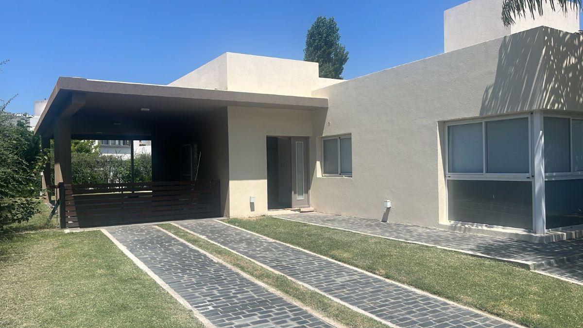 Foto de Se vende casa en Barrio San Sebastían, Funes., imagen 2