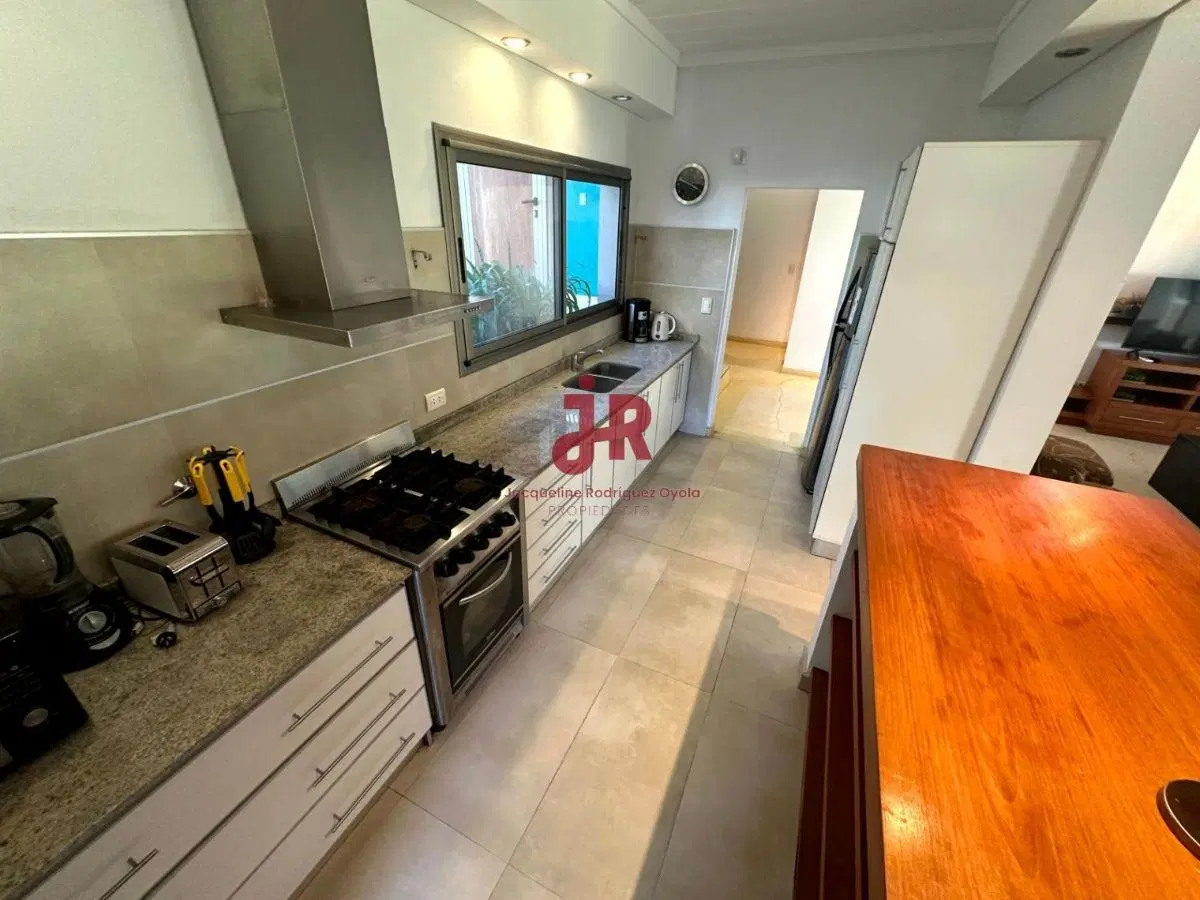 CODIGO 630 – CASA EN VENTA – 3 HAB. – PARRILLA – DEP. DE SERVICIO – PINAMAR 3